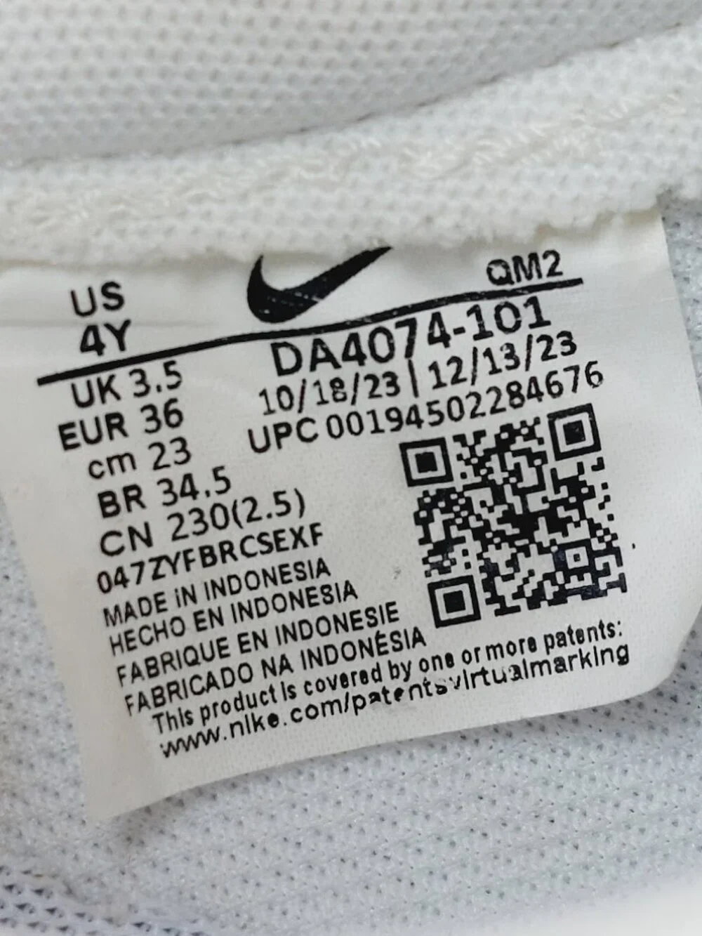 Nike Girl's Black White Blazer Low Vint Low Top Athletic Sneaker Size 4Y